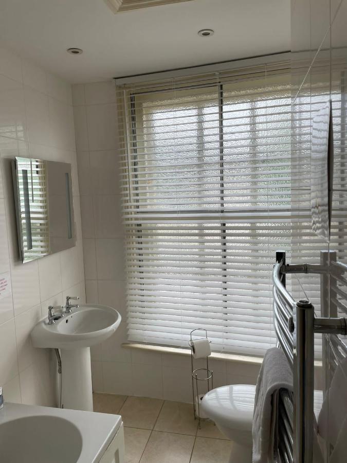 Hotel The White Hart Whitchurch  Esterno foto