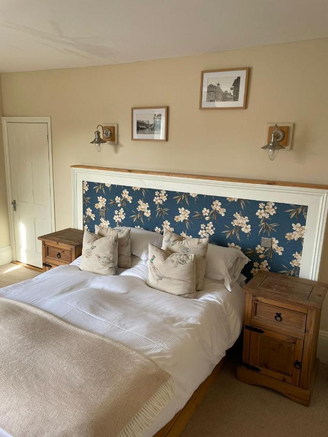 Hotel The White Hart Whitchurch  Esterno foto